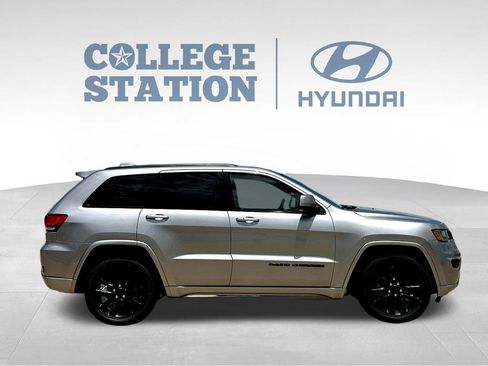 Used 2020 Jeep Grand Cherokee Altitude RWD image 11