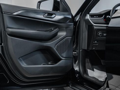 New 2025 Jeep Grand Cherokee Altitude image 36