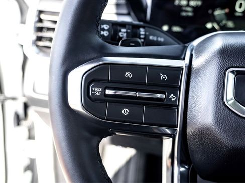 Used 2025 GMC Acadia Elevation image 18