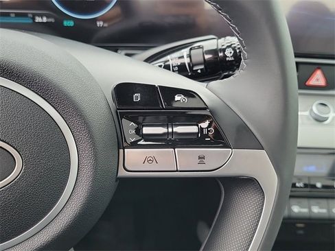 New 2025 Hyundai Elantra Limited image 6