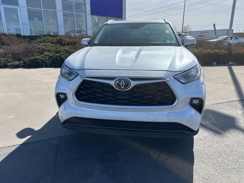 Used 2023 Toyota Highlander XLE image 2