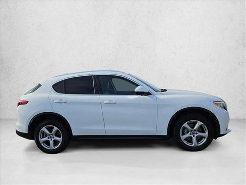 Used 2019 Alfa Romeo Stelvio image 4