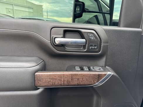 Used 2022 GMC Sierra 2500 Denali image 11