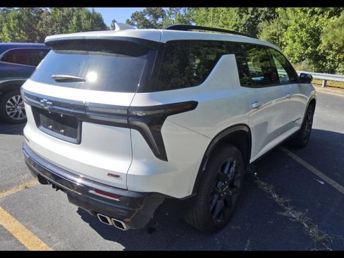 Used 2024 Chevrolet Traverse RS FWD image 9