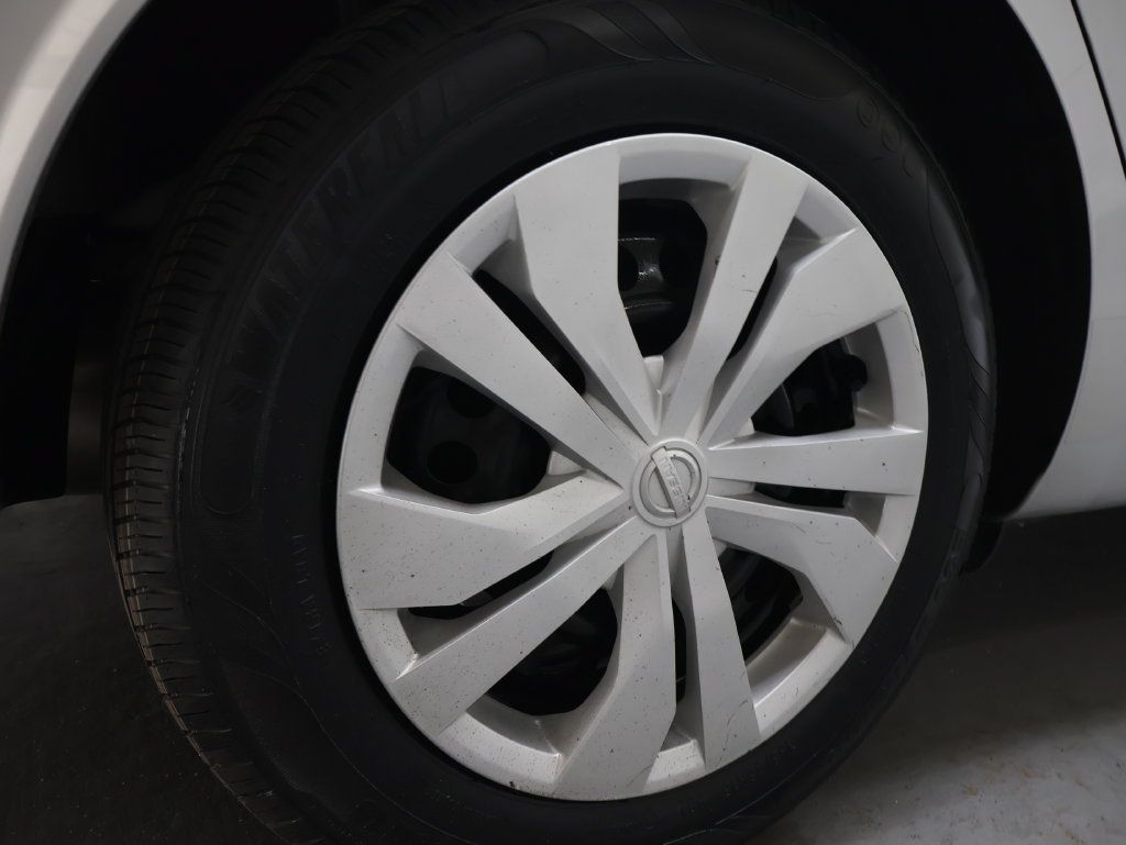 Used 2025 Nissan Versa S FWD image 30
