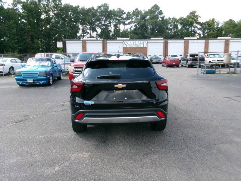 Used 2025 Chevrolet Trax LT w/ LT Convenience Package FWD image 7