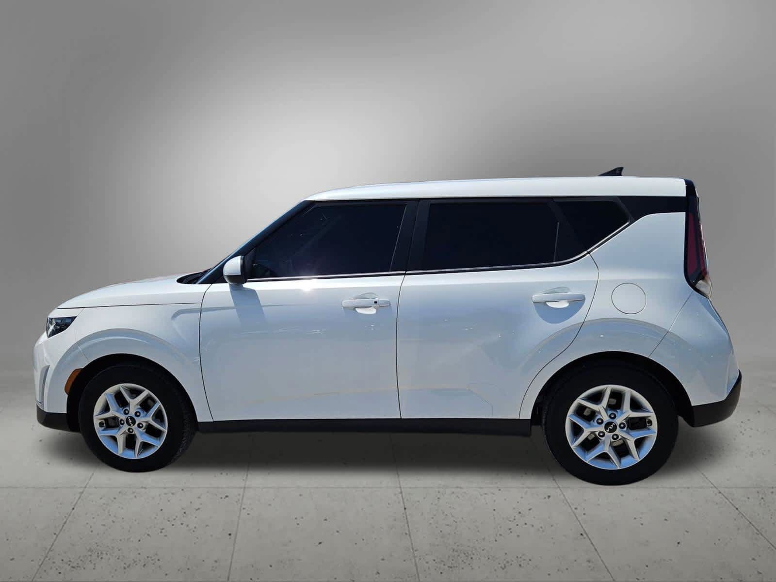 Certified 2023 Kia Soul S FWD image 3
