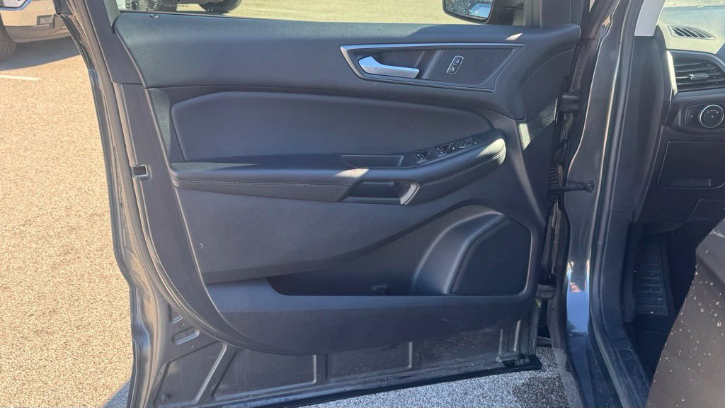 Used 2020 Ford Edge SE FWD image 17