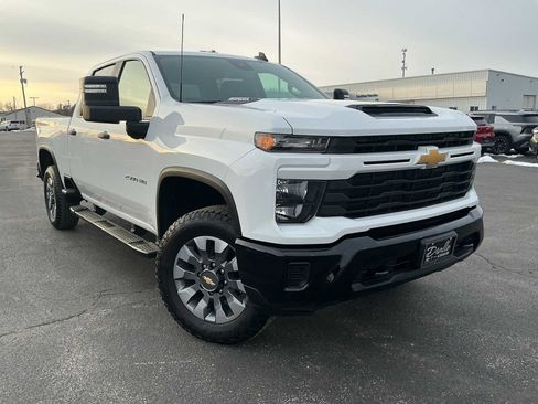 Used 2024 Chevrolet Silverado 2500 Custom w/ Custom Value Package image 1