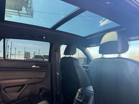 Used 2021 Volkswagen Atlas Cross Sport SE w/ Panoramic Sunroof Package image 16