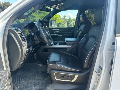 Used 2024 RAM 1500 Laramie AWD/4WD image 9