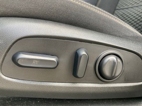 Used 2021 GMC Terrain SLE w/ Driver Convenience Package image 13