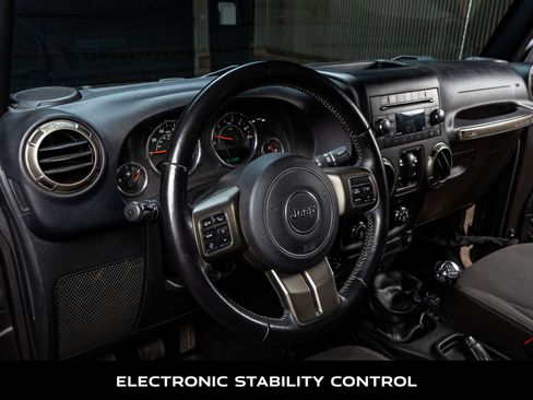 Used 2018 Jeep Wrangler Unlimited Sport image 13