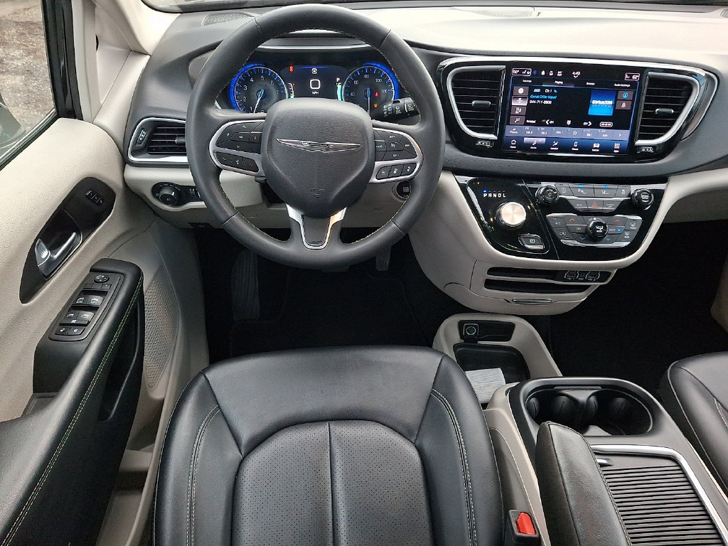 Used 2024 Chrysler Pacifica Touring-L FWD image 12