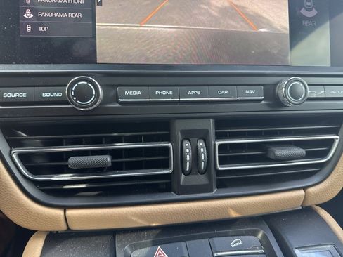 Used 2021 Porsche Macan Base image 24