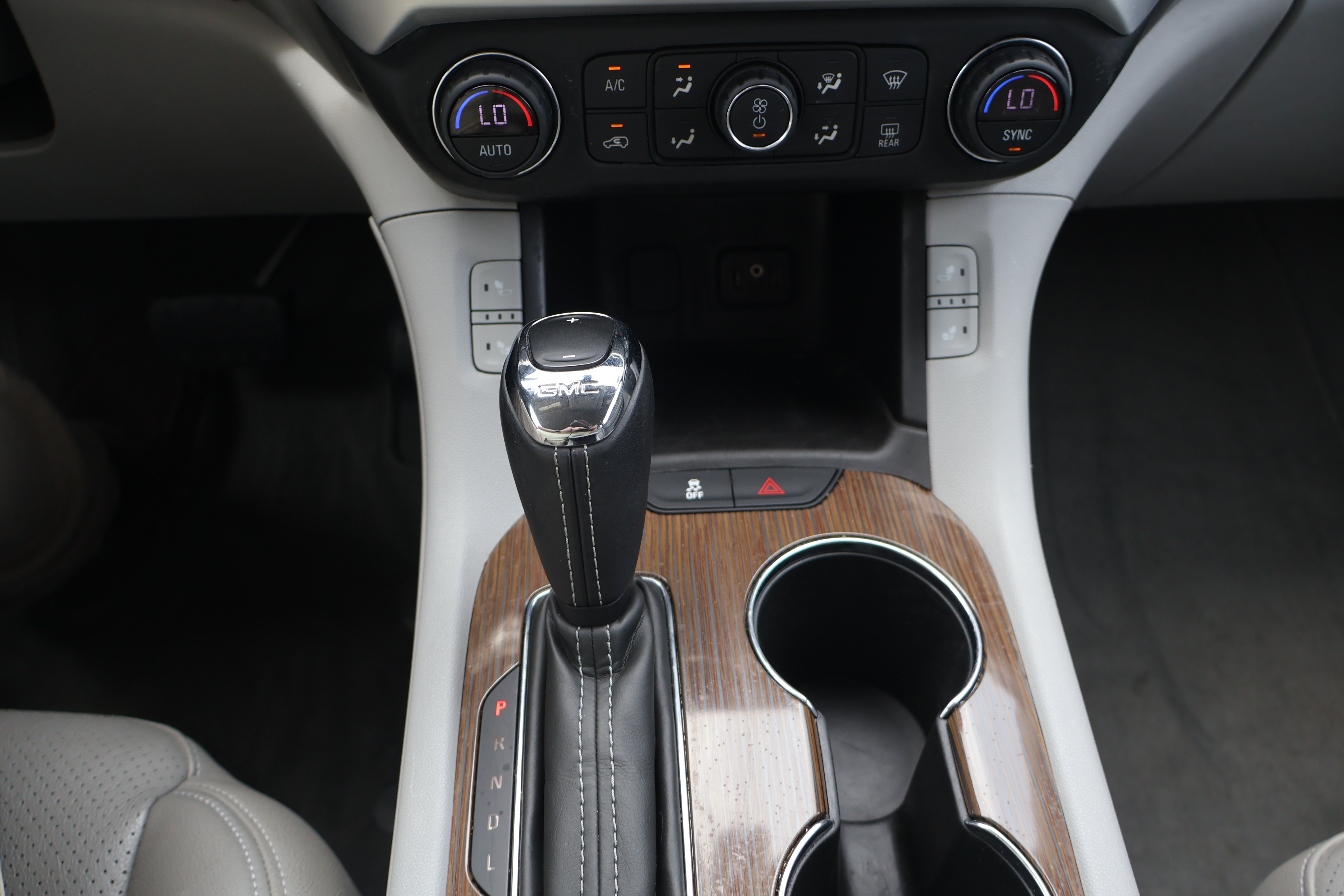 Used 2019 GMC Acadia SLE FWD image 19