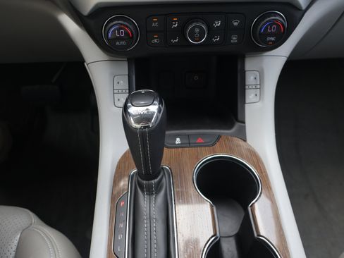 Used 2019 GMC Acadia SLE FWD image 19