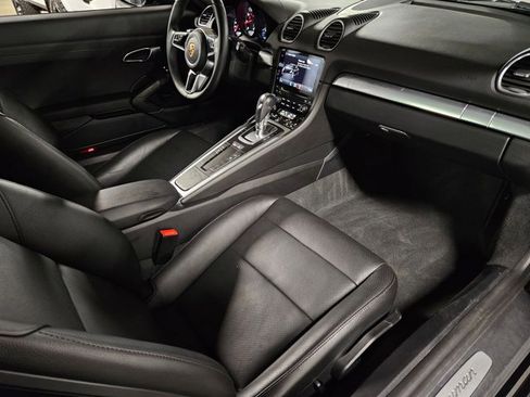 Used 2018 Porsche 718 Cayman image 15