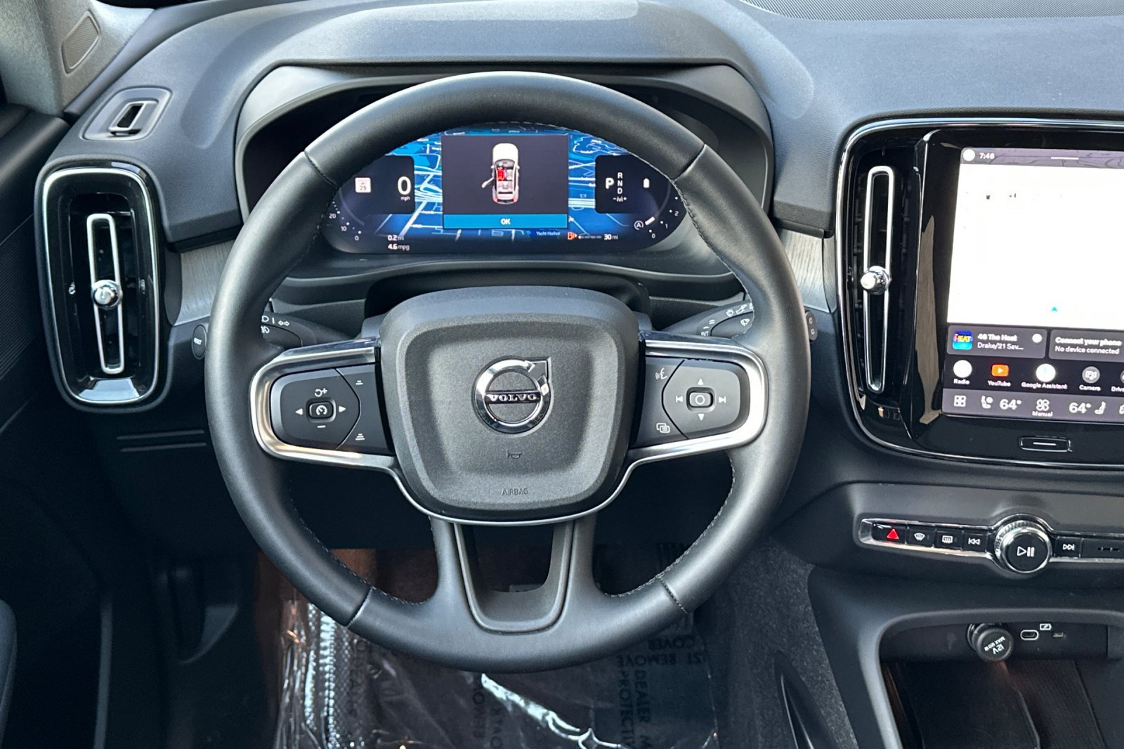 Certified 2025 Volvo XC40 B5 Plus AWD/4WD image 17
