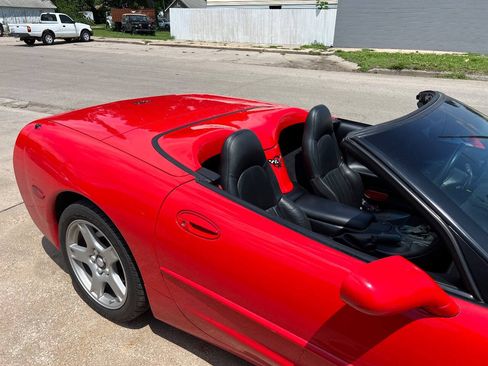 Used 1998 Chevrolet Corvette Convertible w/ Memory Pkg RWD image 12