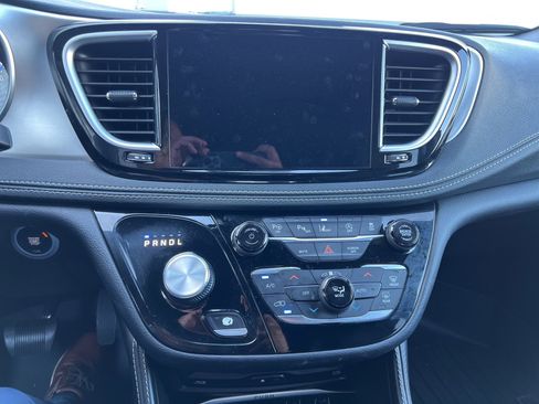 Used 2023 Chrysler Pacifica Limited w/ Uconnect Theater Family Group AWD/4WD image 33