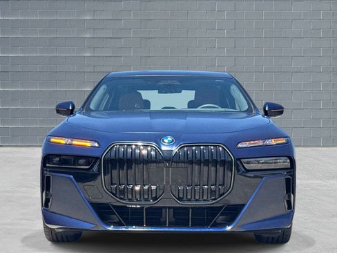 Used 2026 BMW i7 xDrive60 w/ Executive Package AWD/4WD image 2