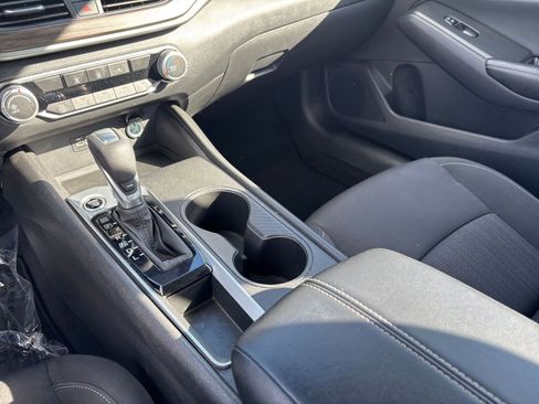 Used 2025 Nissan Altima 2.5 SV FWD image 42