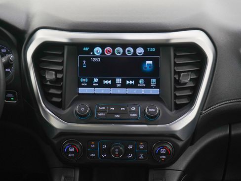 Used 2018 GMC Acadia SLT AWD/4WD image 16