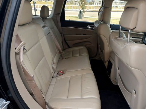 Used 2017 Jeep Grand Cherokee Limited image 29