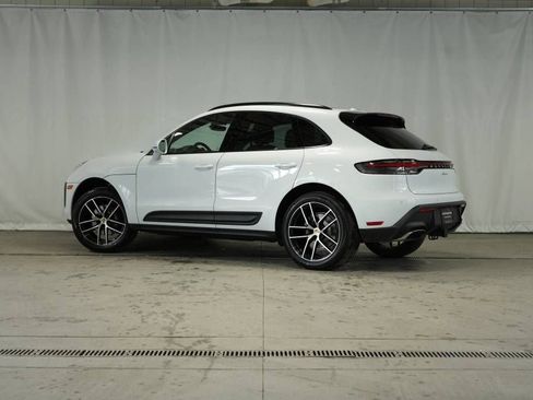 Certified 2025 Porsche Macan AWD/4WD image 3