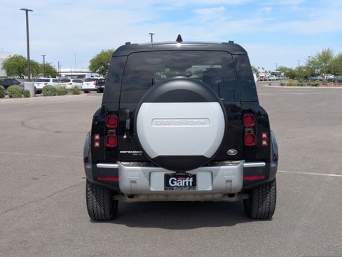 Used 2020 Land Rover Defender 110 SE image 4