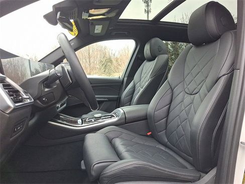 Used 2024 BMW X5 xDrive40i w/ Parking Assistance Package image 13