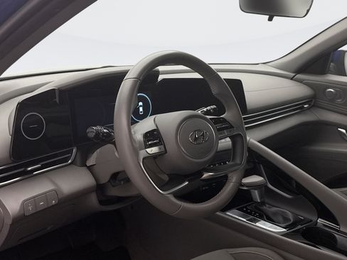 Used 2023 Hyundai Elantra SEL w/ Convenience Package FWD image 7