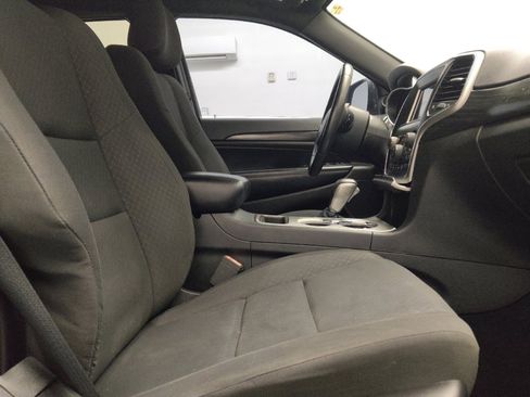 Used 2019 Jeep Grand Cherokee Laredo RWD image 21
