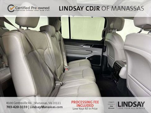 Certified 2024 Jeep Wagoneer Series II w/ Convenience Group I AWD/4WD image 17