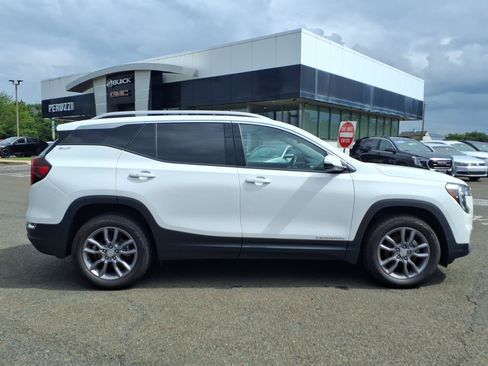 Used 2023 GMC Terrain SLT AWD/4WD image 2
