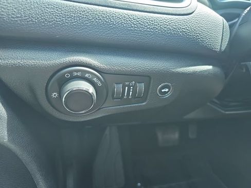 Used 2016 Chrysler 200 LX FWD image 25