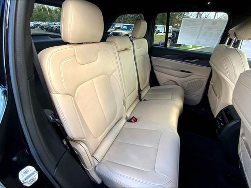 Certified 2023 Jeep Grand Cherokee Limited AWD/4WD image 19