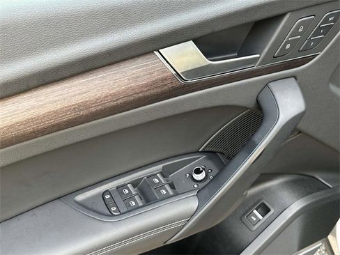Certified 2025 Audi Q5 2.0T Premium Plus image 21