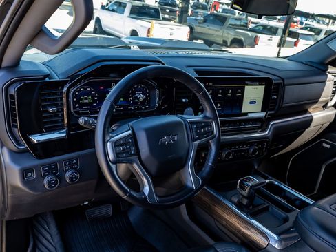 Used 2022 Chevrolet Silverado 1500 LT Trail Boss w/ LT Trail Boss Premium Package image 16