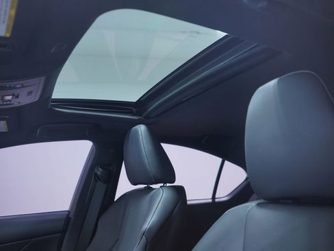 Used 2022 Lexus IS 350 F Sport image 8