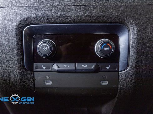 Used 2022 Chevrolet Tahoe Z71 w/ Luxury Package AWD/4WD image 28