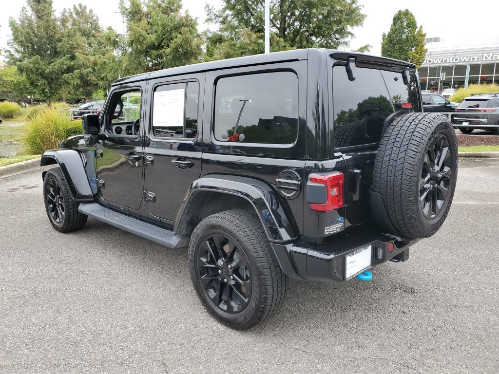 Used 2021 Jeep Wrangler Unlimited Sahara AWD/4WD image 3