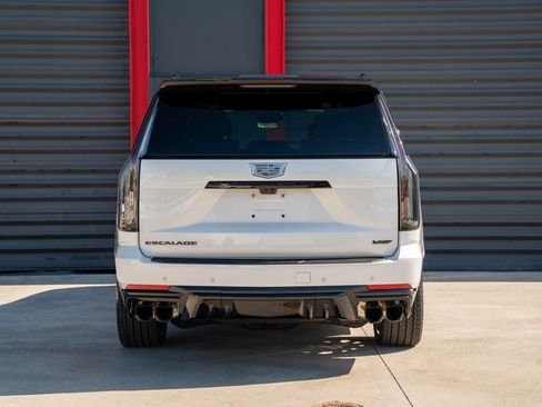 Used 2025 Cadillac Escalade V w/ LPO, ONYX Package image 8