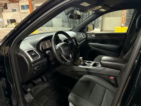 Used 2019 Jeep Grand Cherokee Laredo AWD/4WD image 28
