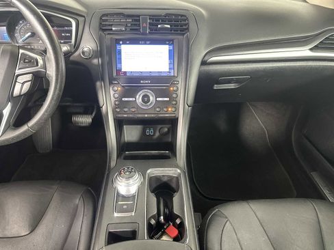 Used 2019 Ford Fusion Titanium image 12