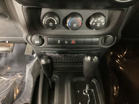 Used 2018 Jeep Wrangler Unlimited Sport AWD/4WD image 19