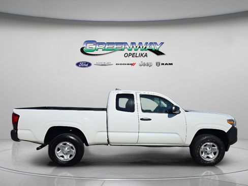 Used 2020 Toyota Tacoma SR image 8