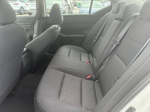 Used 2025 Nissan Altima 2.5 SV FWD image 17