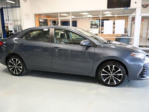 Used 2017 Toyota Corolla SE w/ SE Premium Package FWD image 4